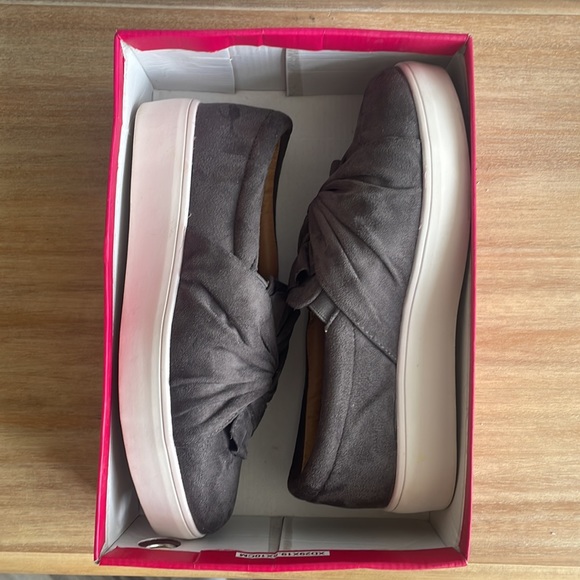 Catherine Malandrino Drapie Suede platform Slip-on, size 8.5 - Picture 7 of 8